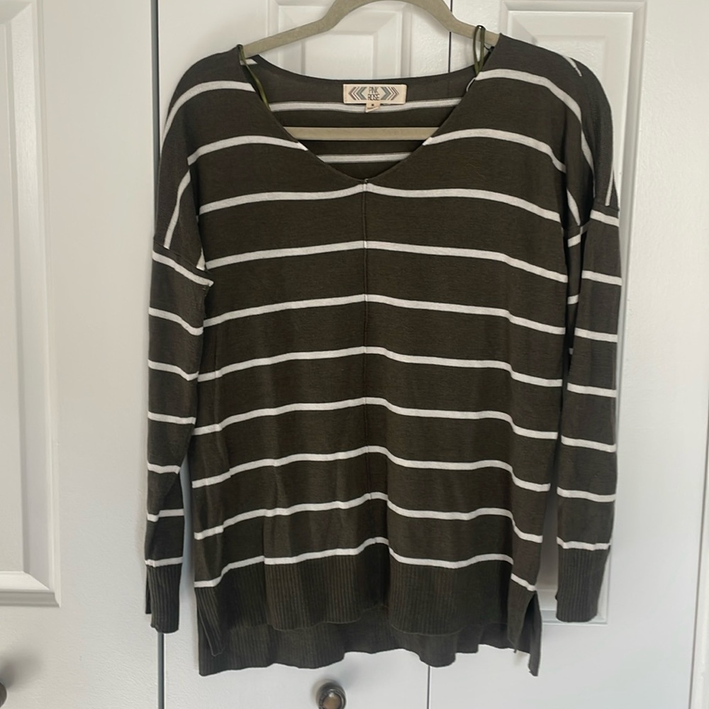 Olive green and white V-neck long sleeve sweater